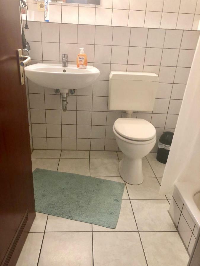 Near University Hospital In Apartment Düsseldorf